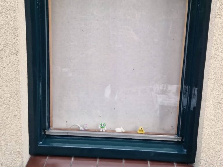 Buitenschilderwerk en houtrotherstel aan deur en kozijnen in Nijmegen door Aalbers Spuittechniek